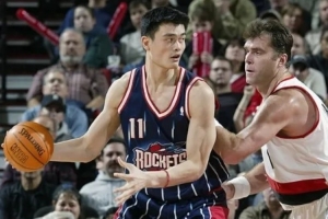 姚明、鲨鱼、约基奇与他们的时代
