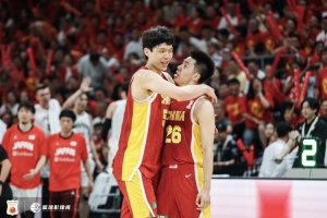 记者：中国男篮第二阶段形势依旧严峻，逐步应对为宜