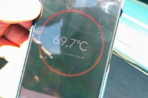 未烤熟?法媒实测:法巴对决球场座椅温度达近70℃