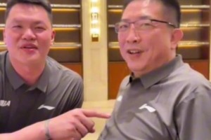 巩晓彬晒视频：曾经身披中国男篮8号的两大传奇相遇！