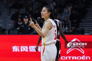 王思雨10投5中仅得16分4篮板5助攻4抢断，却也有4次失误