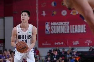 郭昊文2022年代表独行侠出战NBA夏季联赛，出战2场，得10分1篮板2助攻