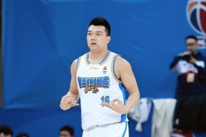 逆境坚守！张才仁顶住压力续约首钢