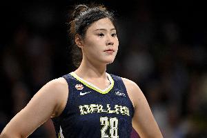 李月汝加盟安德玛，期望让更多人体会篮球的魅力