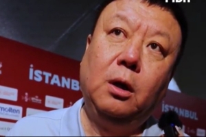王建军指出：主要问题在于篮板和对抗，队员外线不准源于自信不足