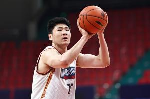 媒体人士讨论赵柏清观点：顶薪价位偏低，理论上至少80万，不太可能这么少
