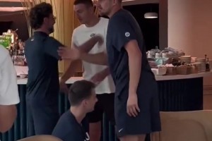 约基奇已经结束休假回到塞尔维亚男篮备战世界杯资格赛...
