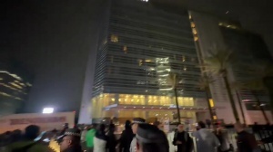 盘外战术有何效果?墨西哥球迷昨夜酒店外持续鸣笛,赛前对厄瓜多尔抗议