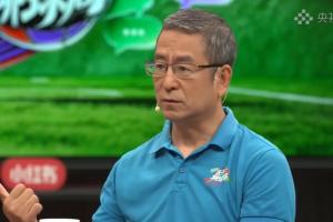 白岩松指出：西班牙连续三场淘汰赛中，神奇的关键对手球员因伤退场，球队最终取得胜利