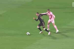 这球漂亮！米利克连续过人后推射入网！尤文2-0领先巴勒莫