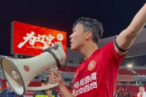 最终，辽宁铁人楠波湾主场以1-5负于山东泰山，结束了之前的三连胜纪录