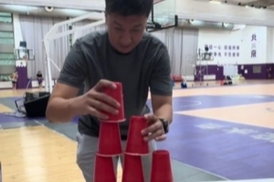 叠杯子竞速！北控男篮内部挑战，速度与激情一触即发