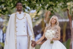 GOAT喜结连理！凯·琼斯与爱妻正式举行婚礼 东家土超球队埃菲斯致以祝福
