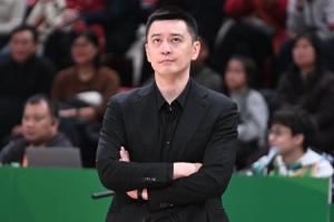 杨鸣谈中国篮球与足球相似性，杨瀚森NBA表现挣扎