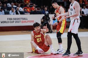 NBA球员杨瀚森13分钟内5投3中得9分7篮板4次犯规，罚球6中3，空篮不中