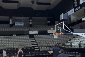 来看看申京休赛期3v3训练赛的表现，个人状态看上去相当出色！