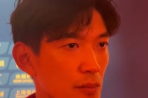 颜骏凌表示：德比战中心态更为关键，赛前观察名单发现马纳法将出任右后卫