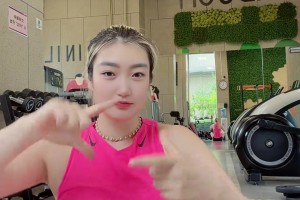 赛场上的大魔王，赛场下的甜心！李梦跳手势舞也太可爱了吧