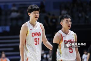 务必发挥你的长处!杨瀚森替补出场17分钟,9投4中,贡献10分5篮板