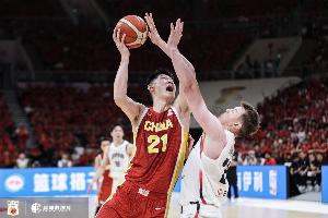 定海神针胡金秋6投5中，高效输出13分6板，正负值高达+21，表现最佳