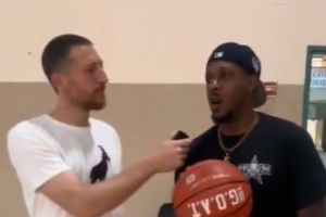 乔丹VS查尔莫斯：关键时刻的出手决定谁才是篮球GOAT