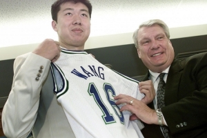 强强对话见证历史！王治郅与尼尔森共创辉煌，中国球员NBA之路