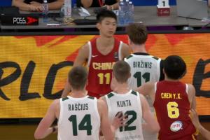 媒体人：中国U17男篮激怒立陶宛，对方情绪激动，夹臂推人行为频发