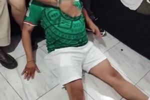难受！观看直播的墨西哥球迷崩溃大哭