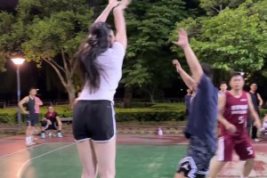 野球场最靓的仔！肘子姐又美又能打，一手三分直接射穿全场