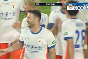 泰山1-0领先！张岩扑救失误，瓦科轻松破门