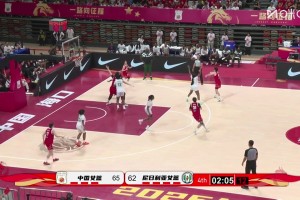 柔和手感！张子宇篮下被对手顶至负角度，但依旧稳稳将球放进
