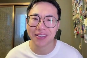 解说：阿德巴约与希罗打架让人感觉很不舒服，他们之前可是好朋友