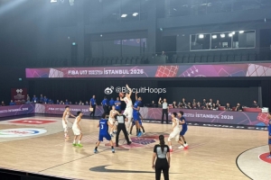 博主：七支球探团队及多所NCAA名校教练观摩中国U17对阵委内瑞拉