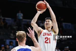 媒体人士：山西男篮连续签约引援且力追胡金秋，CBA投入是否过高？