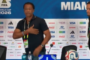 尊重！佛得角教练赛后新闻发布会上获掌声