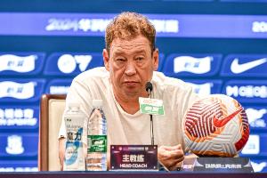 斯卢茨基表示：特谢拉明日有望回归球队，但球队伤病状况尚未完全好转