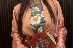 佩德里女友共游中国，晒出汉服美照