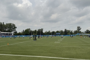 活塞取胜秘诀大揭秘：同城NFL训练场之行如何助球队崛起？