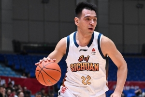 上赛季杨文学在四川场均贡献6.4分4.8篮板1.1助攻！媒体人透露山东男篮将签下他