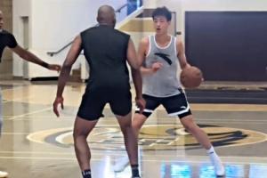 刘金雨海外特训，NBA训练师乔丹·劳利亲临现场指导