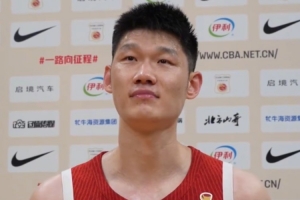 胡金秋赛后泪目：贡献不足，自觉差距很大
