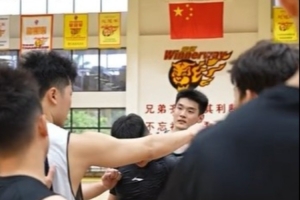 广东男篮分享训练片段：夏季备战阵容扩大 休赛期蓄力精进