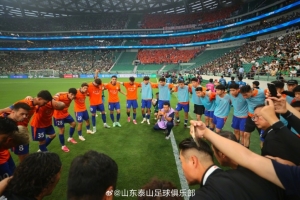 山东泰山客场以0-2负于北京国安，全体球员坚毅抵抗、不屈不挠