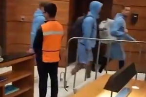 英格兰抵达墨西哥酒店,遇数百球迷嘘声