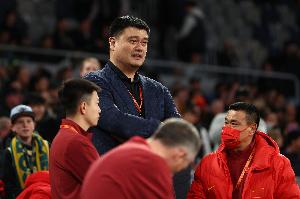 姚明从球员到篮协主席：摒弃死记硬背战术，从头开始学习