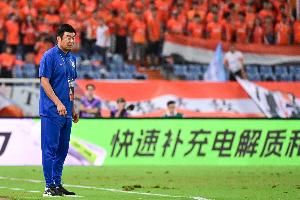 韩鹏一年前履新，率泰山出战34场中超，战绩为17胜7平10负