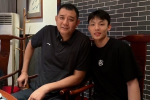名宿合影！徐杰分享与巩晓彬的珍贵瞬间：四川美食诱人，期待再访