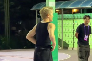 清华女同学：在清华偶遇吴克群打篮球 也太帅了一投一个准