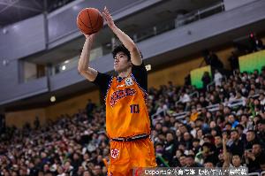 男篮四国赛12人名单调整，杨曦皓与偰李永炜替换胡金秋和赵继伟