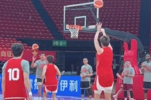 顶住压力！中国女篮逆境爆发展现顽强意志